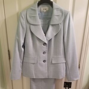 Le Suit Ladies size 10 light blue suit